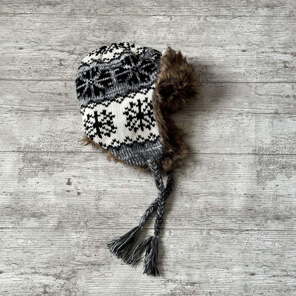 Women's Black and White Hat